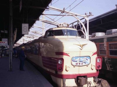 ��� ���R